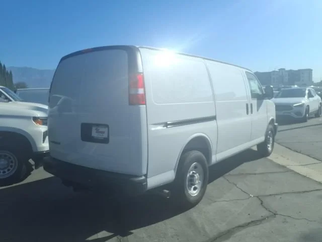 New 2026 Summit White Chevrolet 1WT image 8