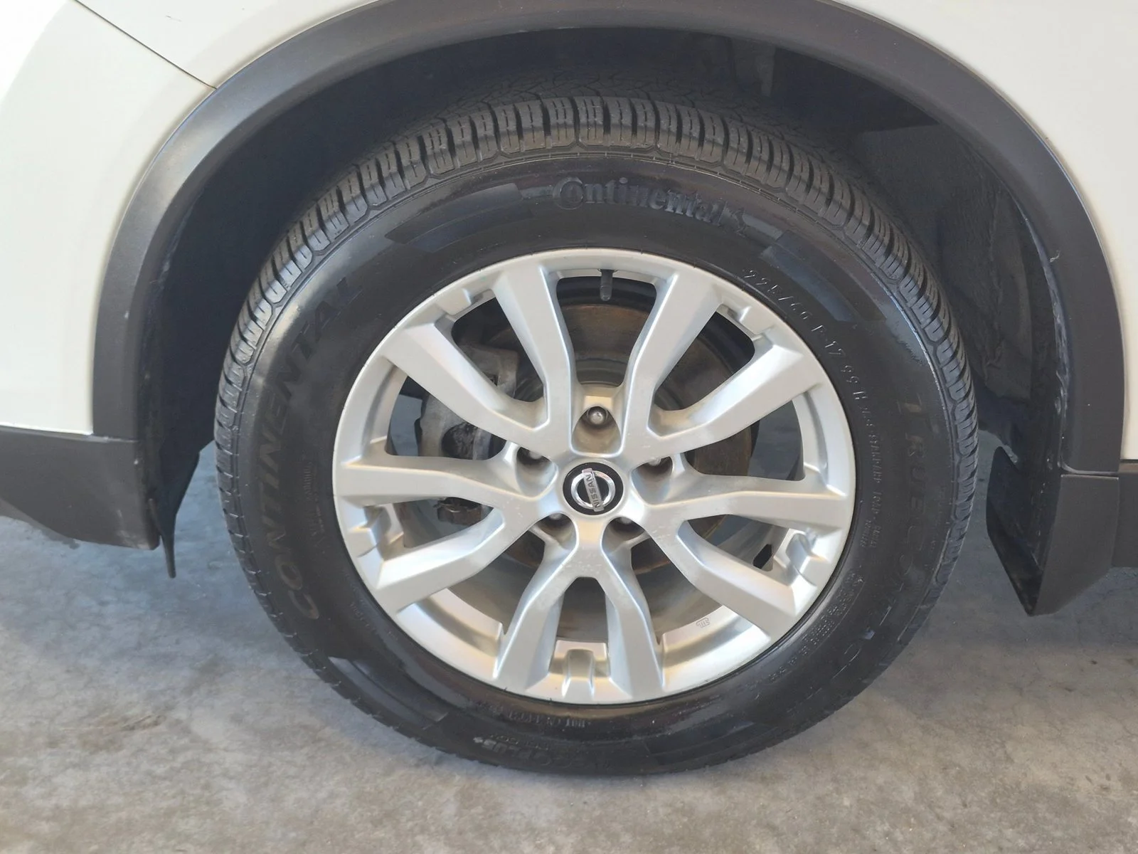 Used 2017 Glacier White Nissan SV image 23