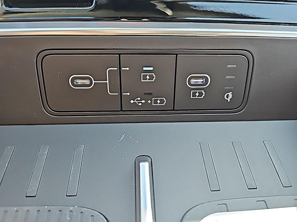 New 2026 Black Hyundai SEL image 18