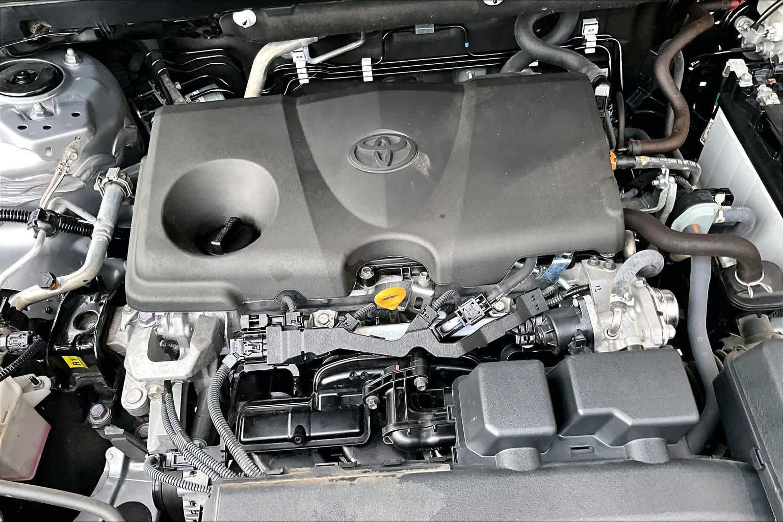 Used 2025 Silver Sky Metallic Toyota XLE image 33