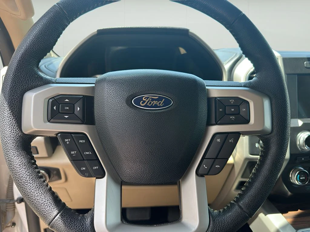 Used 2016 White Platinum Metallic Tri-Coat Ford Lariat image 33