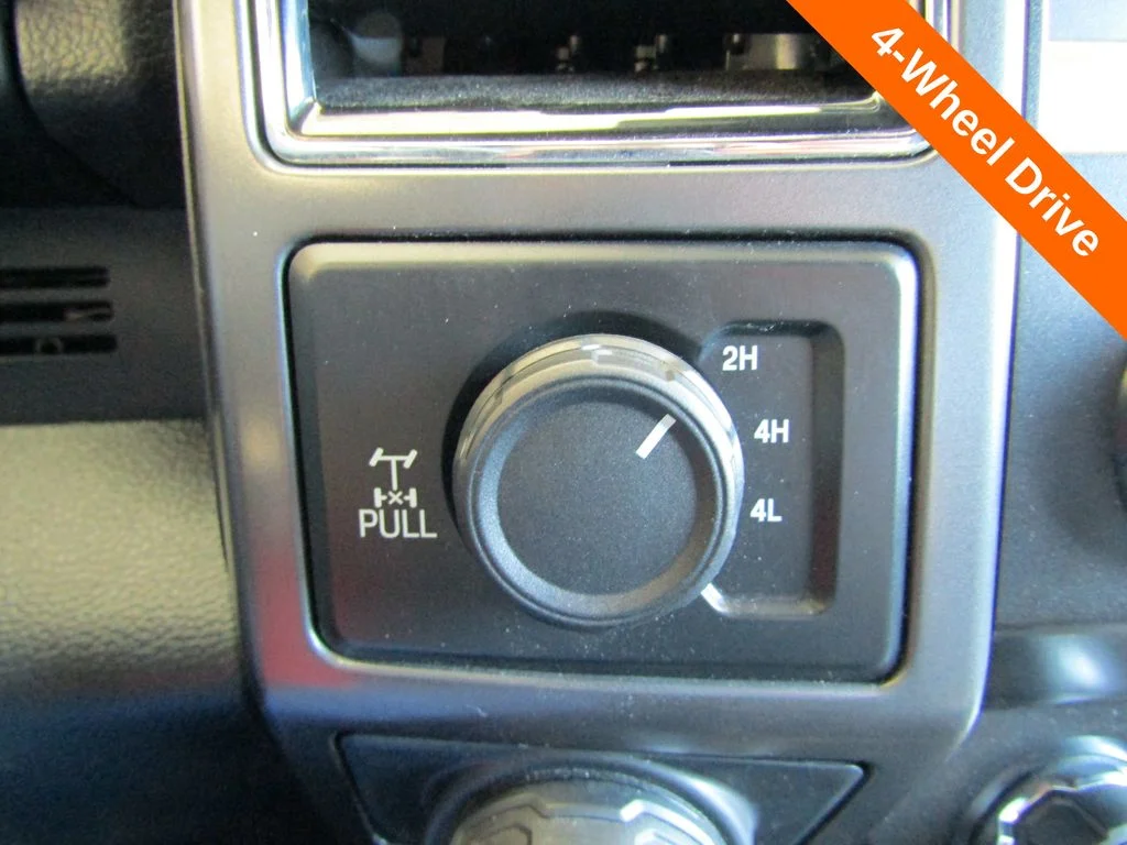 Used 2019 Ingot Silver Ford XLT image 16