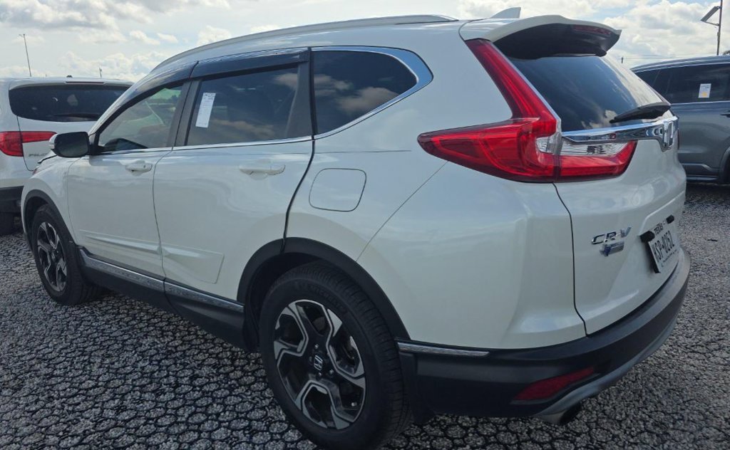 Used 2017 White Honda Touring image 4