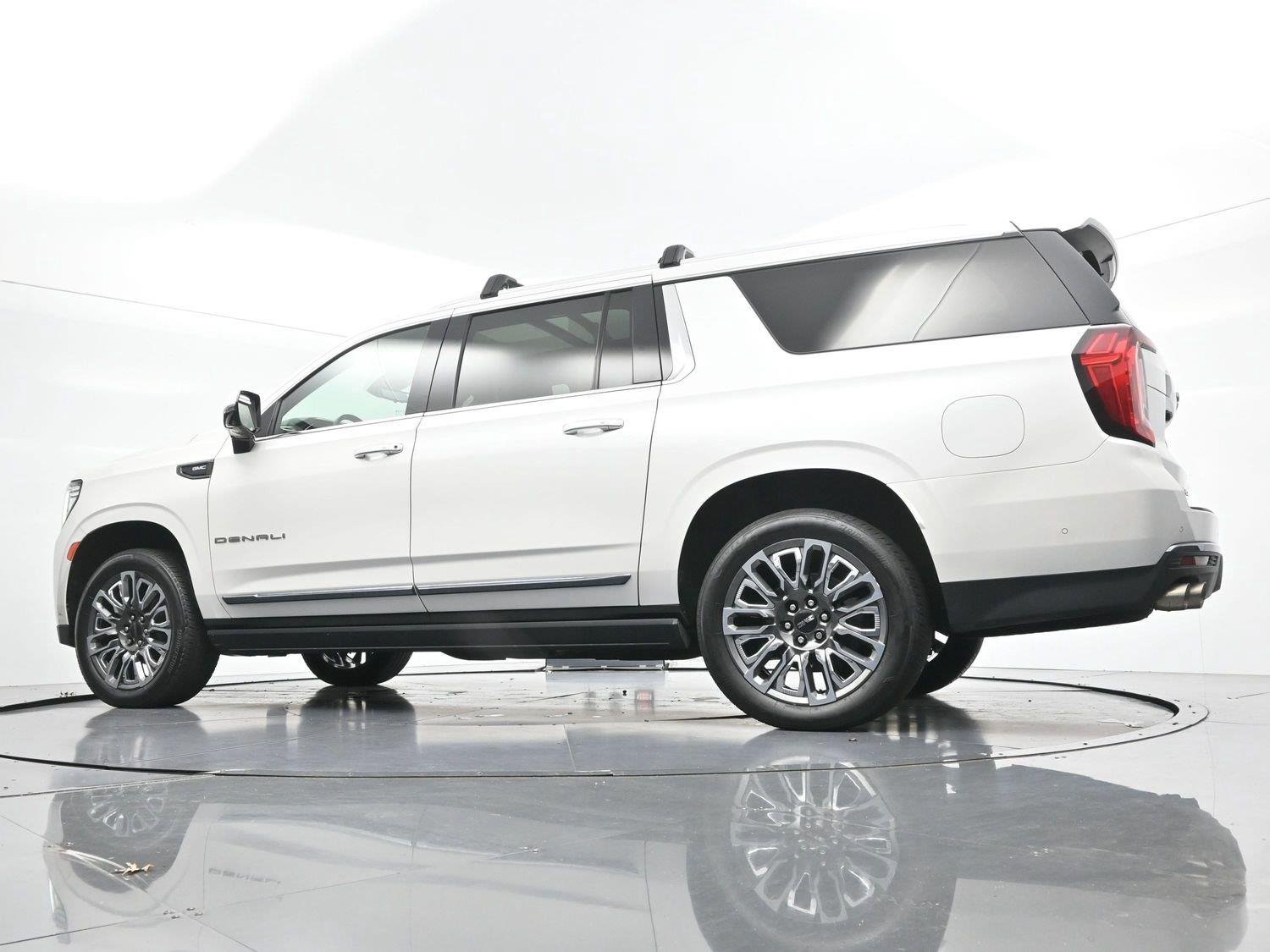 Used 2023 WHITE FROST TRICOAT GMC Denali Ultimate image 52
