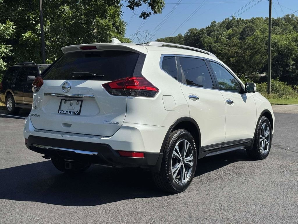 Used 2017 White Nissan SL image 22