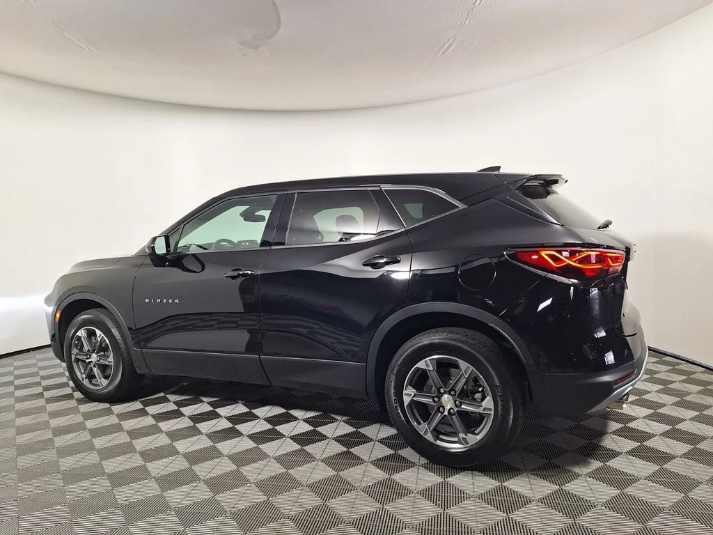 Used 2025 Black Chevrolet LT image 7