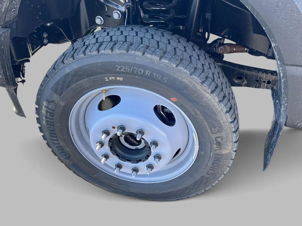 New 2026 Oxford White Ford F-450® XL image 4