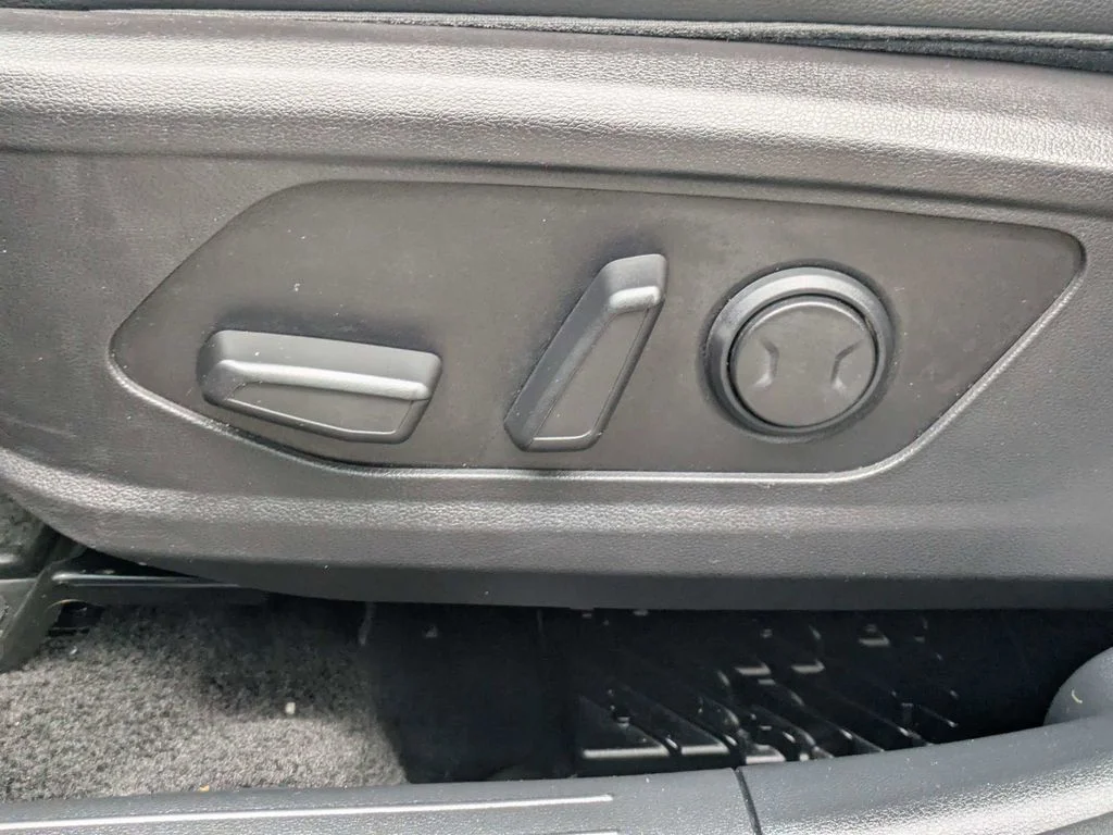 Used 2022 Gray Hyundai SEL image 21