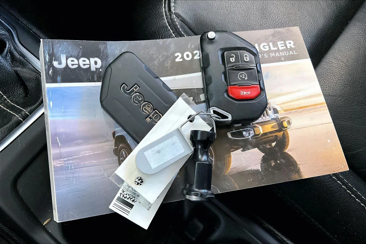 Used 2020 Sting-Gray Clearcoat Jeep Sahara image 15
