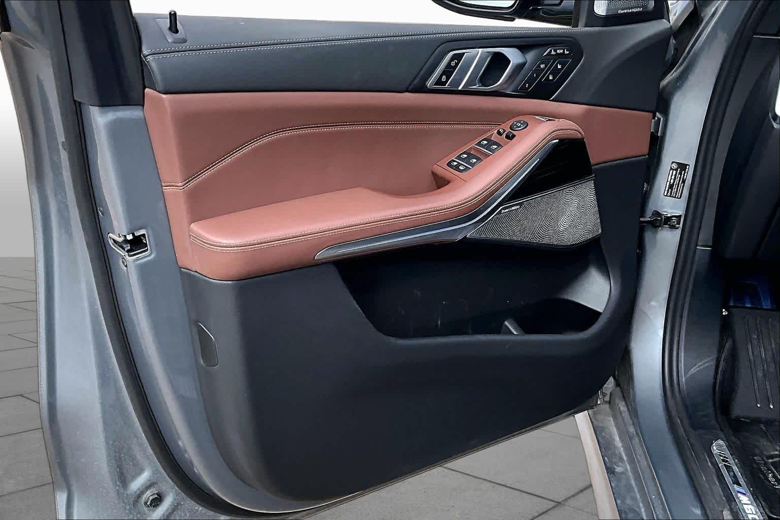 Used 2026 Skyscraper Grey Metallic BMW M60i image 19