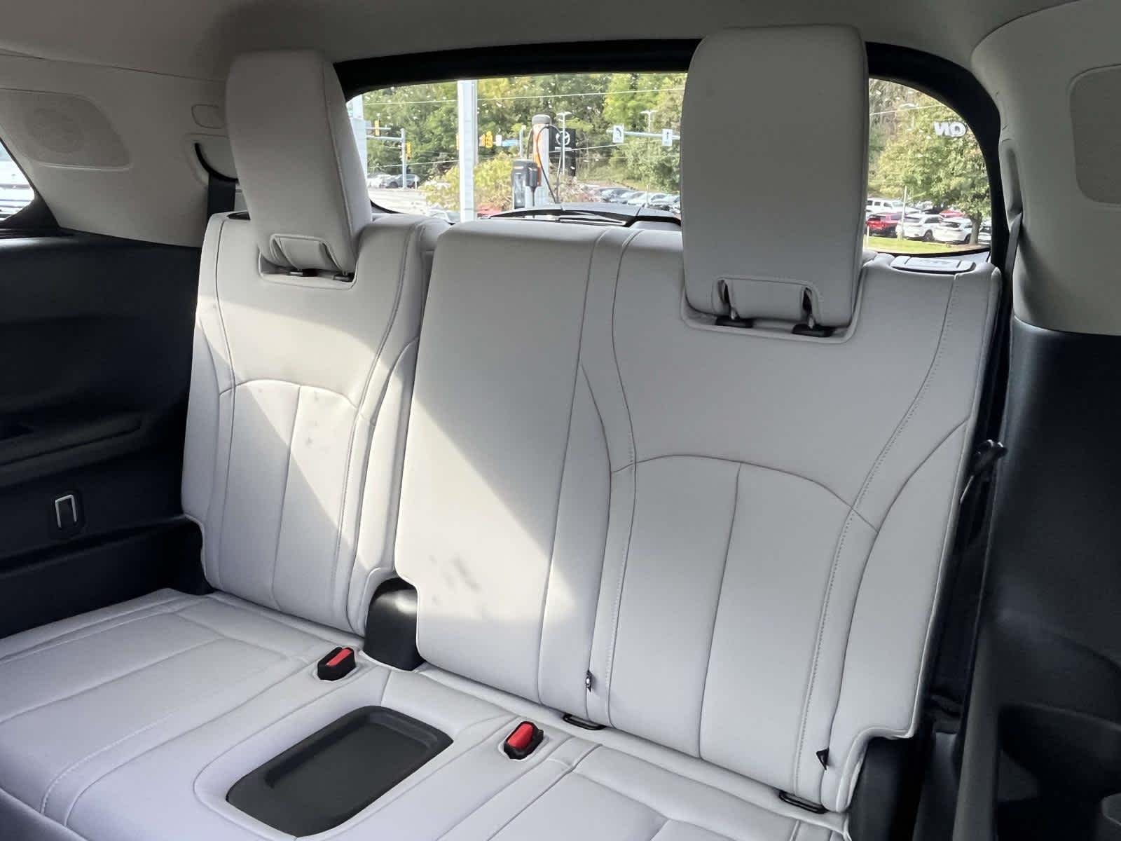 New 2027 Mineral Black INFINITI LUXE image 19