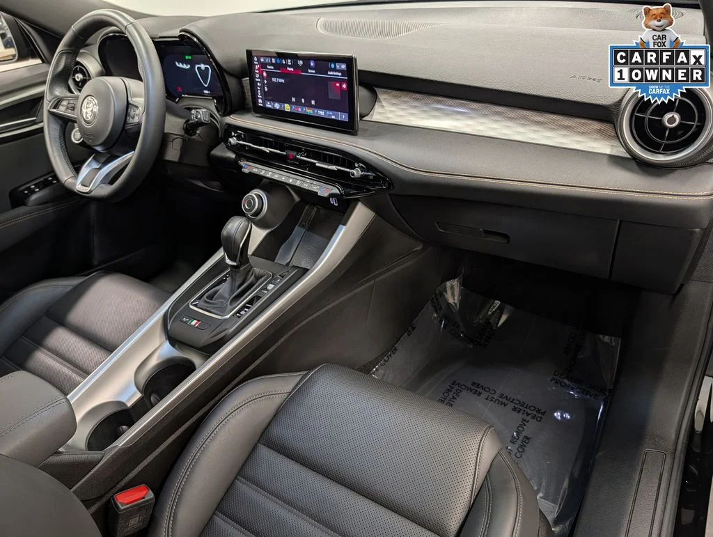 Used 2025 Black Alfa Romeo  image 30