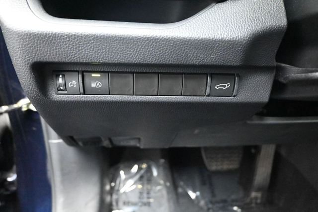 Used 2024  Toyota XLE Premium image 17