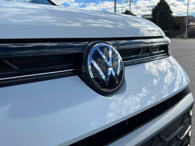 New 2026 Pure White Volkswagen SE image 8