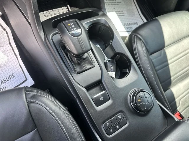 Used 2024  Ford Lariat image 23