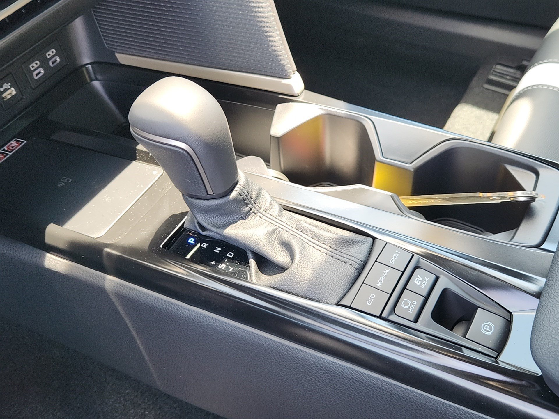2026 Toyota Camry SE - Photo 17