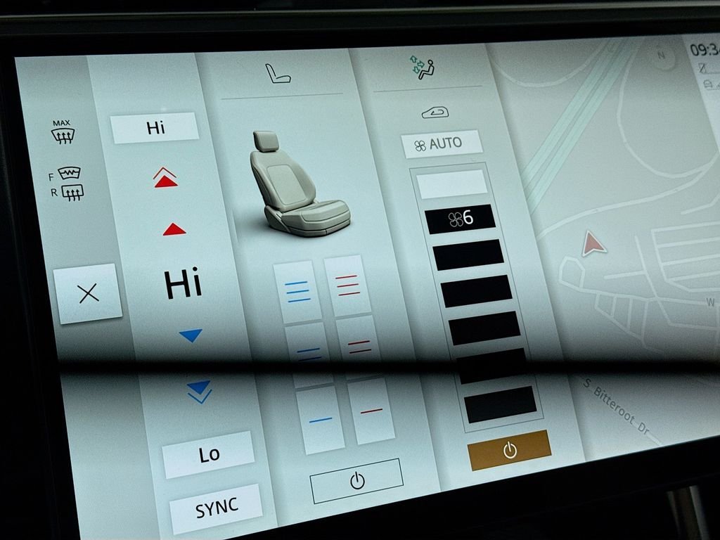 New 2026 Santorini Black LAND ROVER SE LWB 7-Seats / V8 image 17