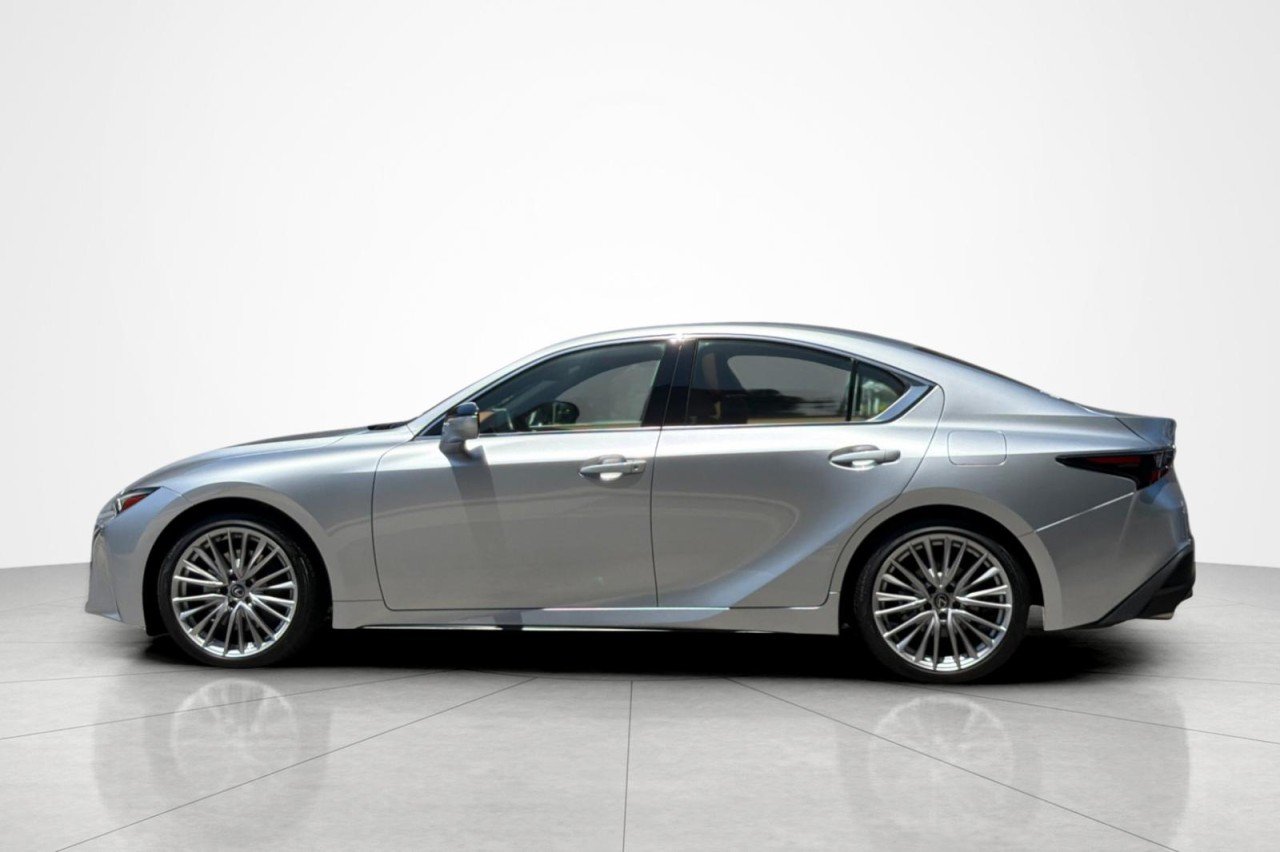 Used 2024  Lexus IS 300 image 2