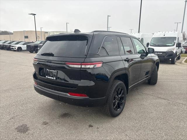 New 2026 Diamond Black Crystal Pearl-Coat Exterior Paint Jeep Altitude image 9