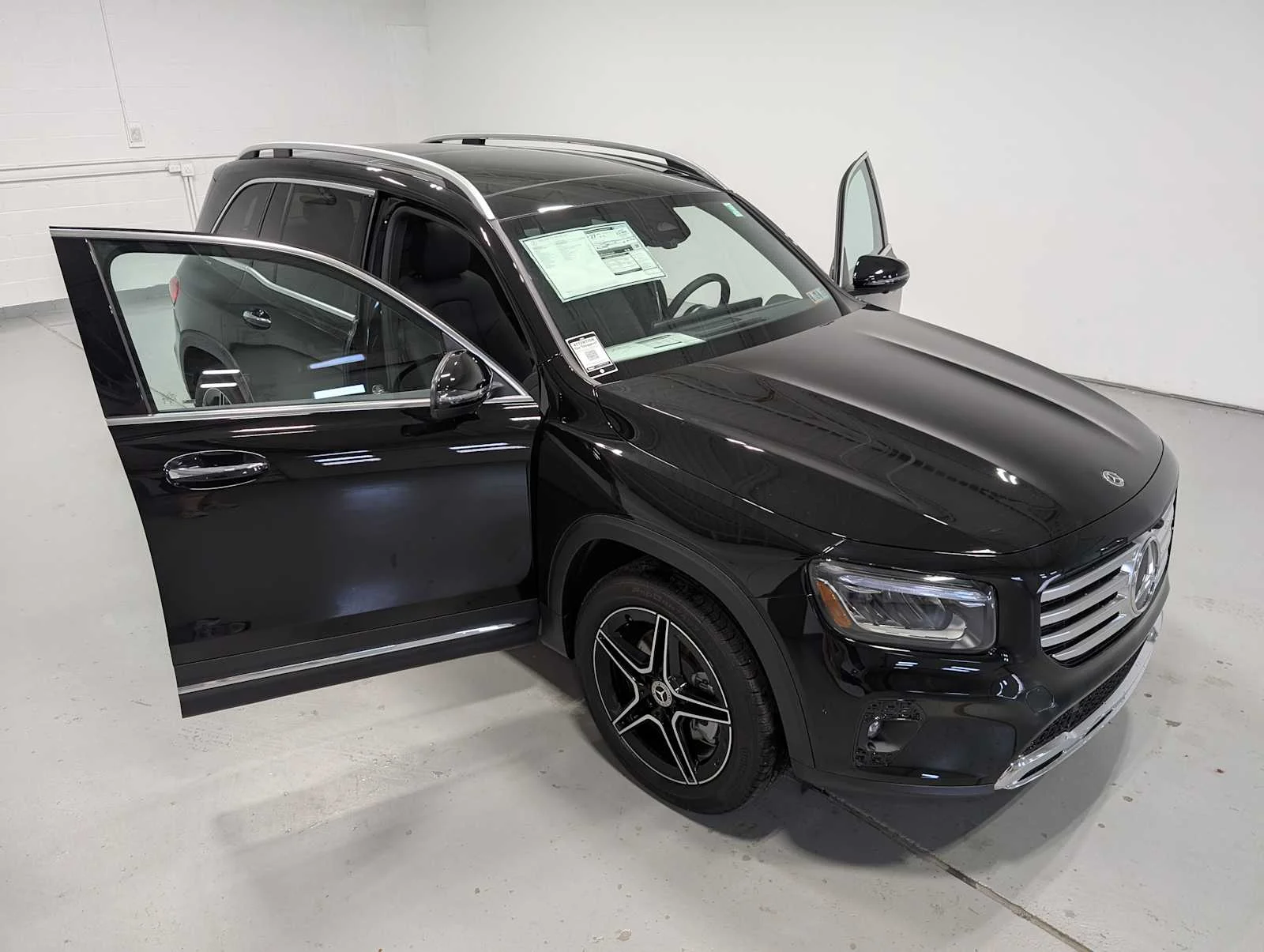 Used 2026 Night Black Mercedes-Benz GLB 250 image 14
