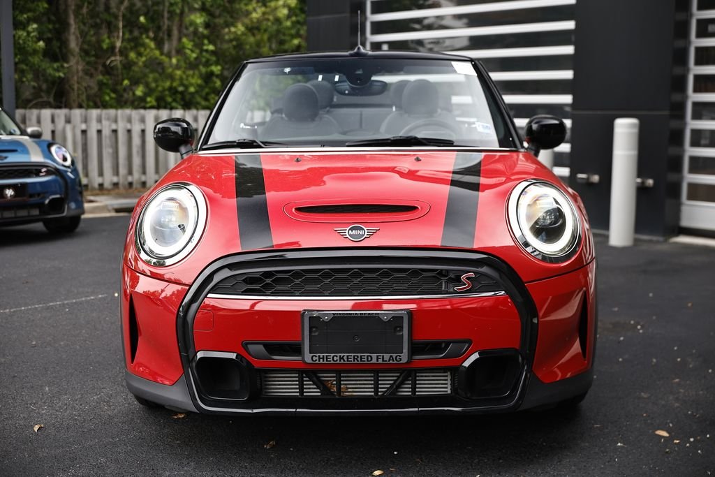 Used 2024 Chili Red MINI Signature image 15