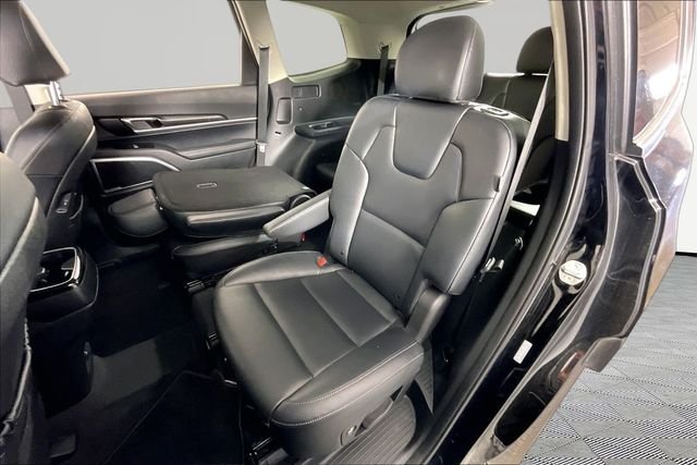 Used 2025 Black Kia S image 18