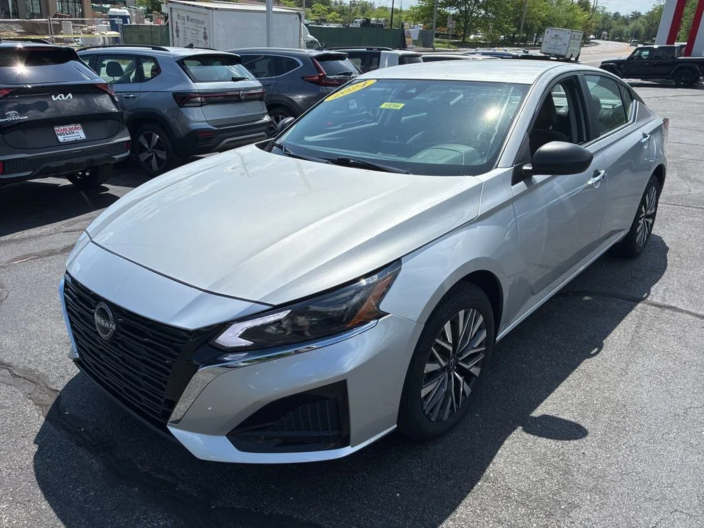 Certified Used 2024 Silver Nissan 2.5 SV image 3