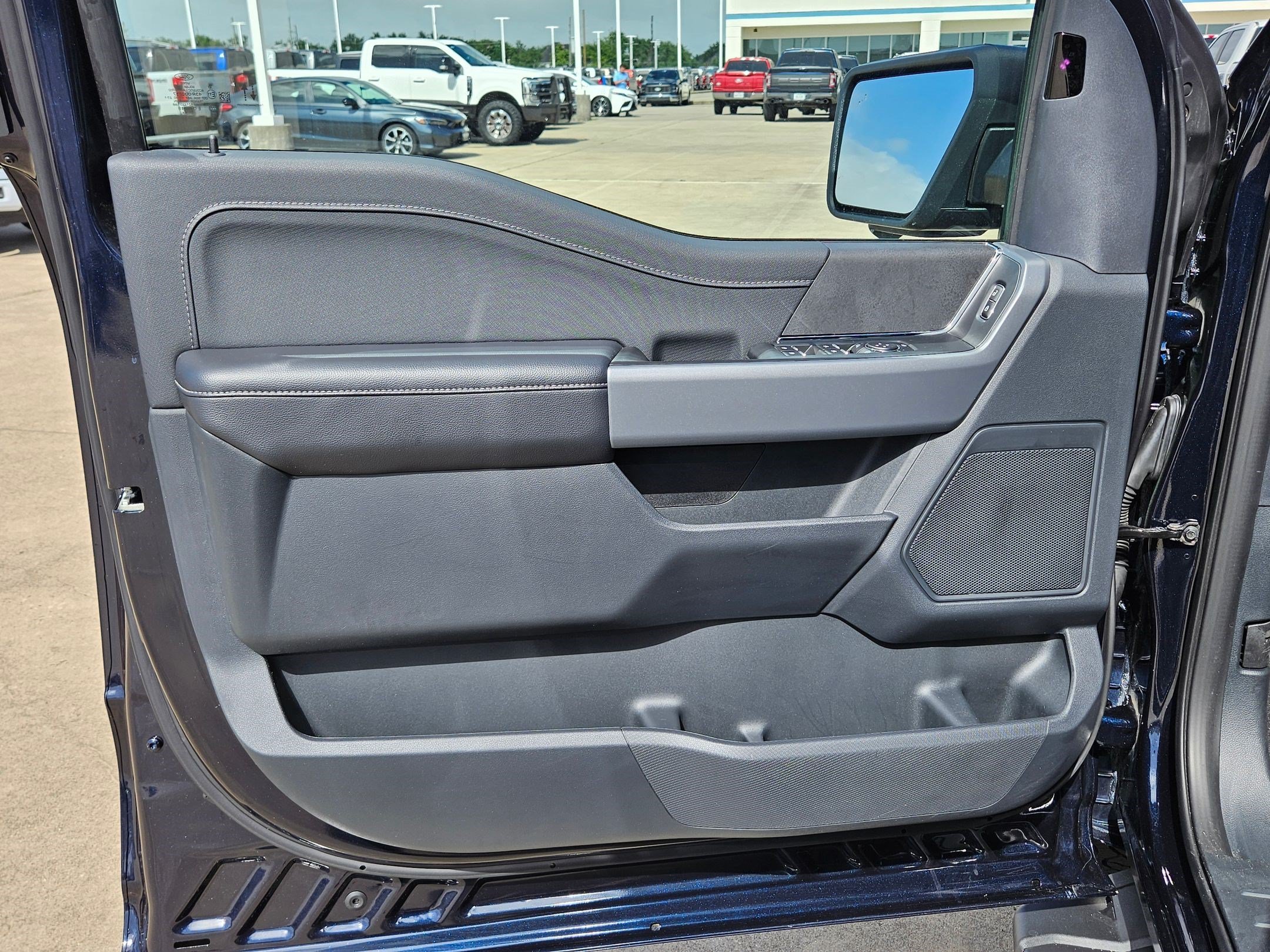 Used 2025 Blue Ford XLT image 11