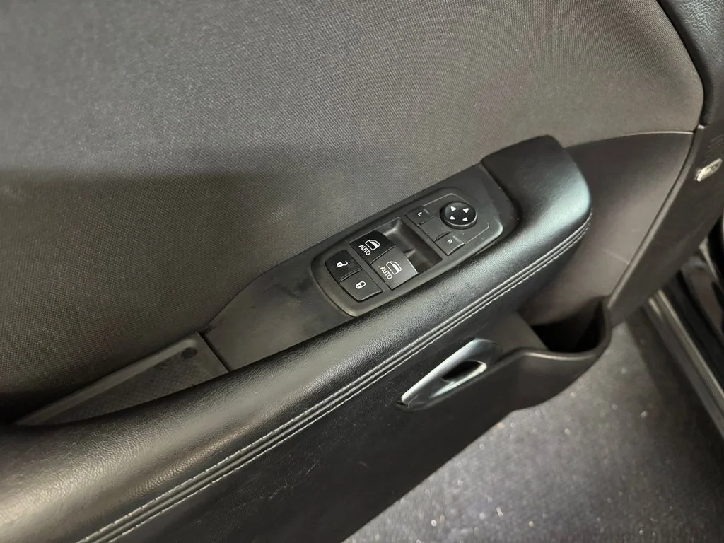 Used 2019 Black Dodge SXT image 13