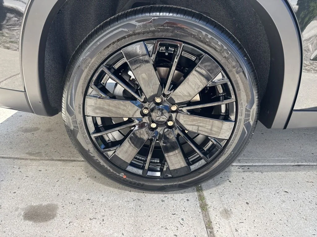 New 2026 Black Mitsubishi LE image 5