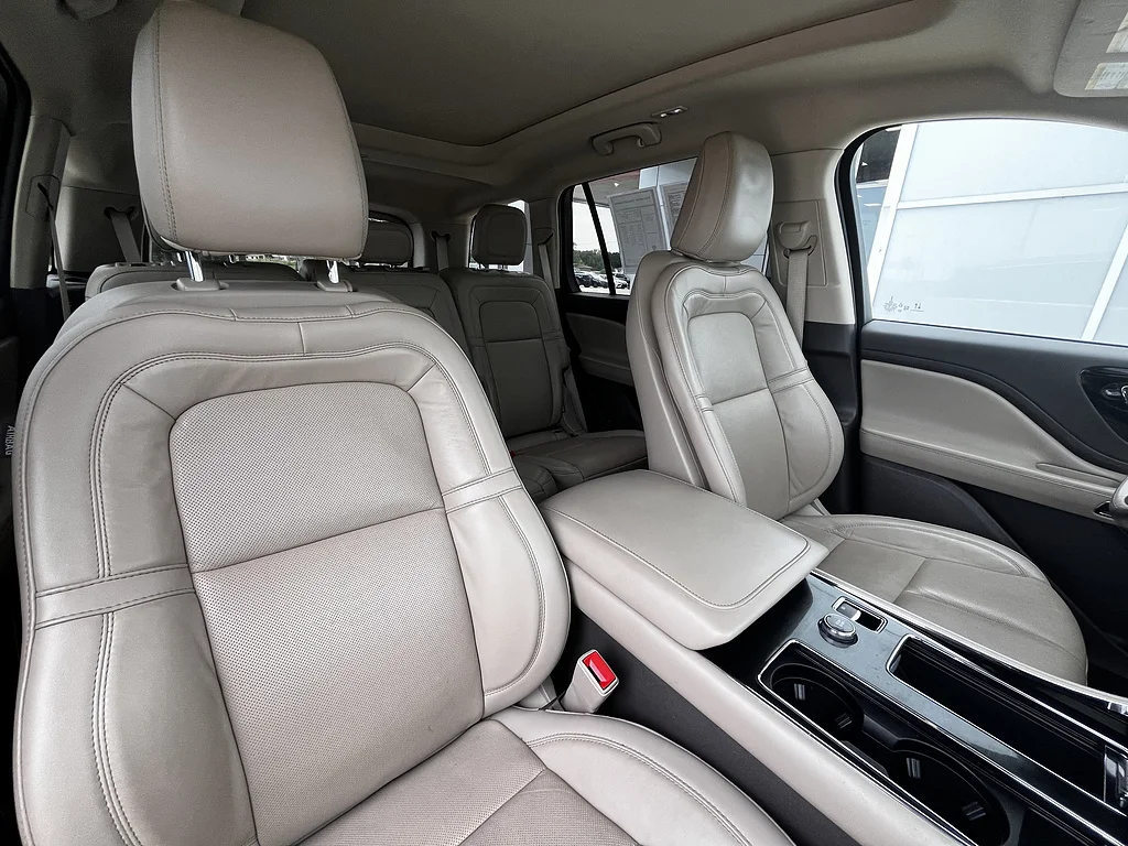 Used 2023 Ceramic Pearl Lincoln Reserve image 9