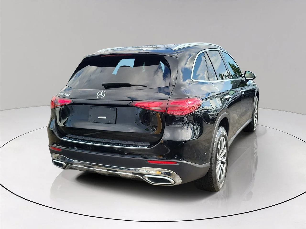 Certified Used 2025 Black Mercedes-Benz GLC 300 image 4