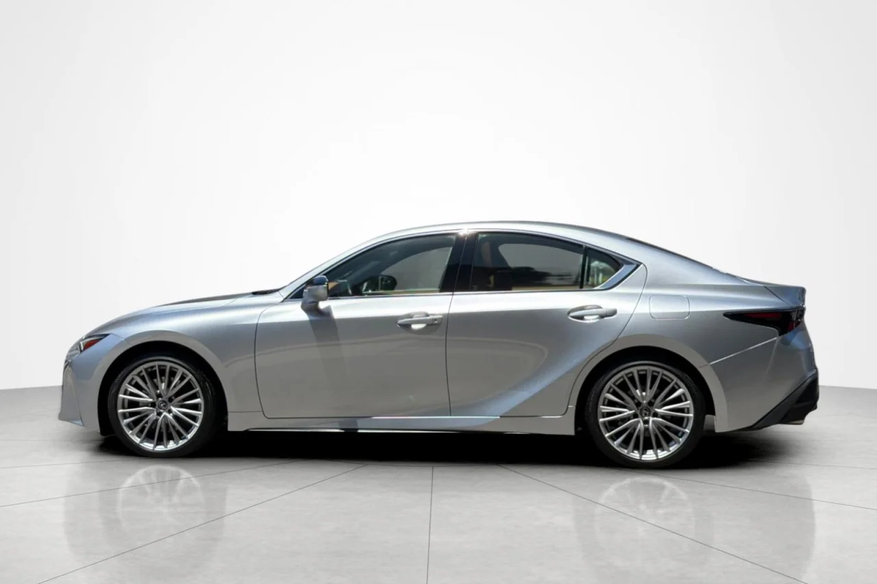 Used 2024  Lexus IS 300 image 2