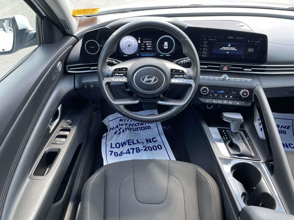 Certified Used 2025 White Hyundai SEL Convenience image 11