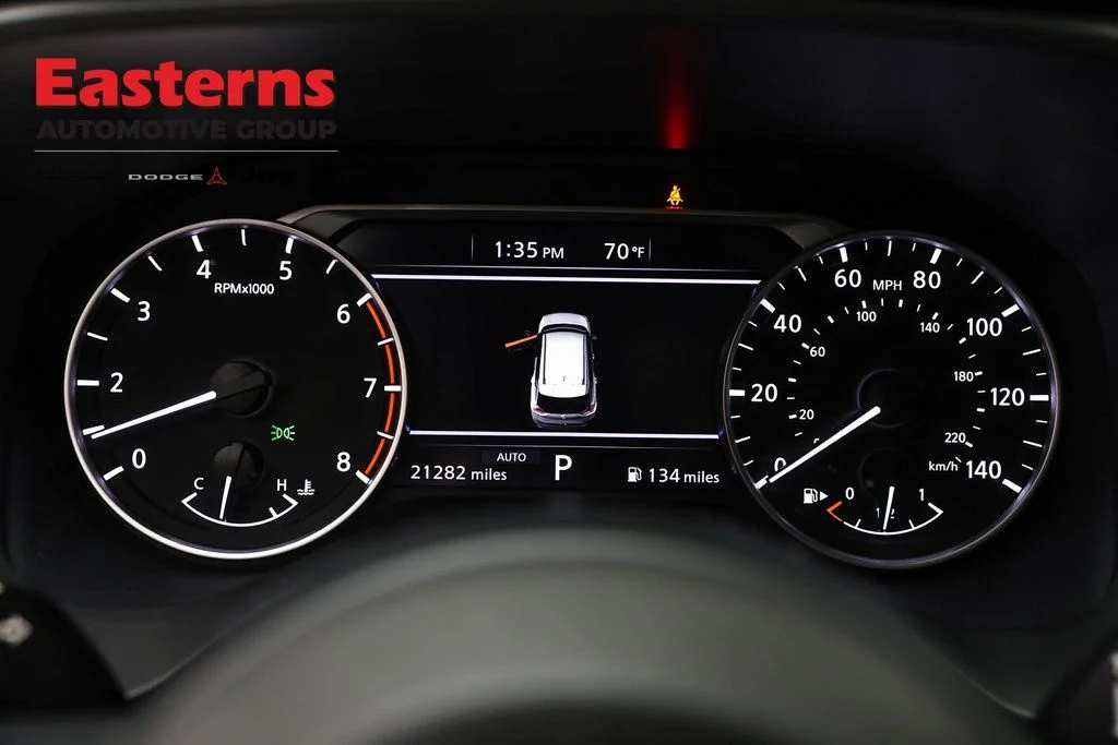 Used 2023 White Nissan S image 17