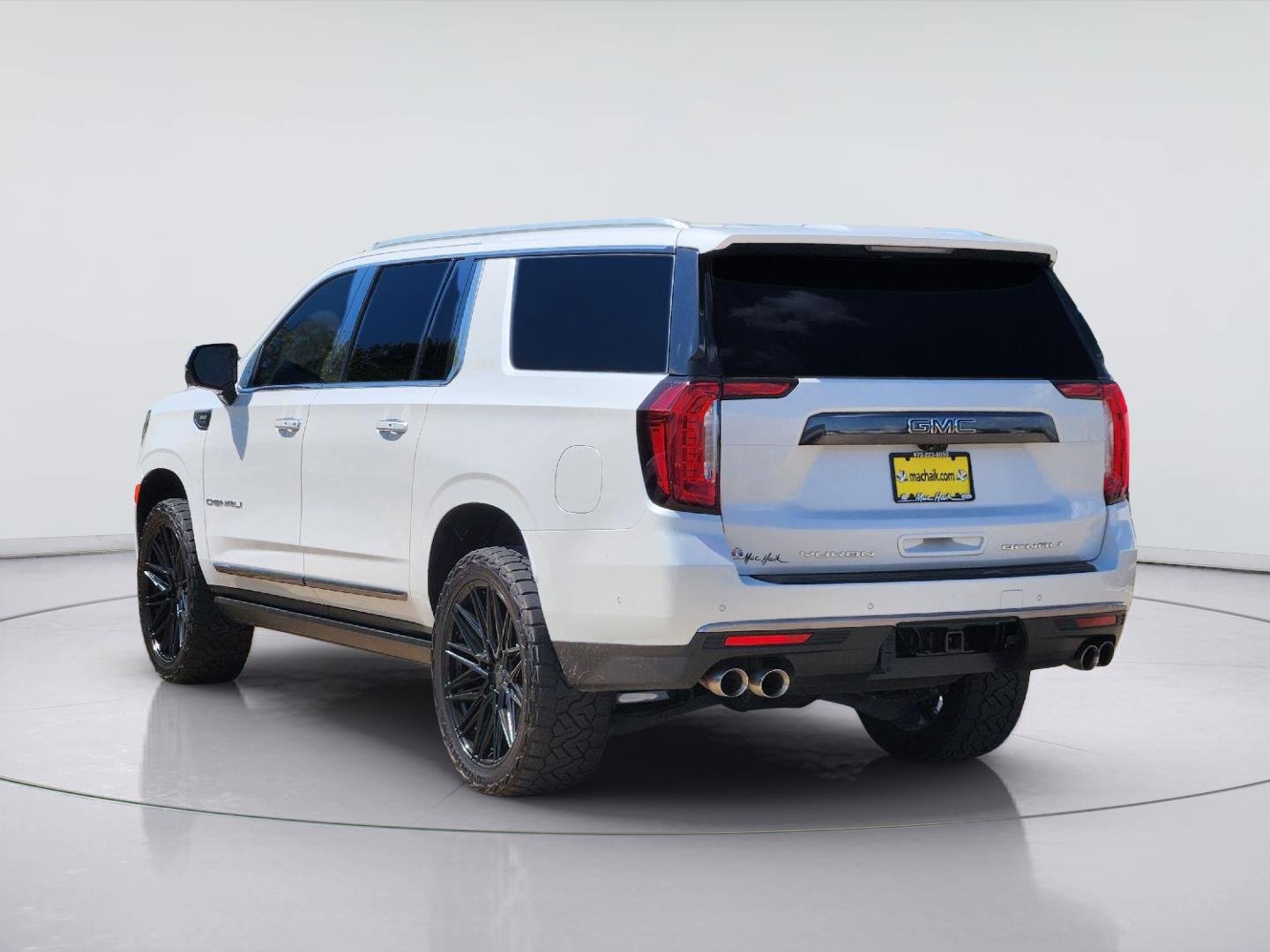 Used 2024 White Frost Tricoat GMC Denali Ultimate image 6