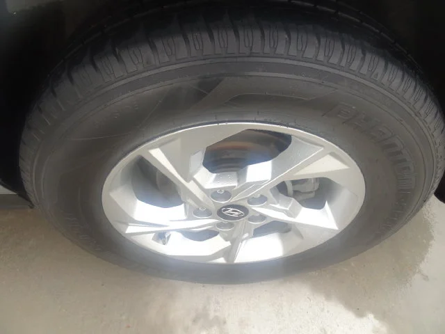 Used 2024 Shimmering Silver Hyundai SEL image 10
