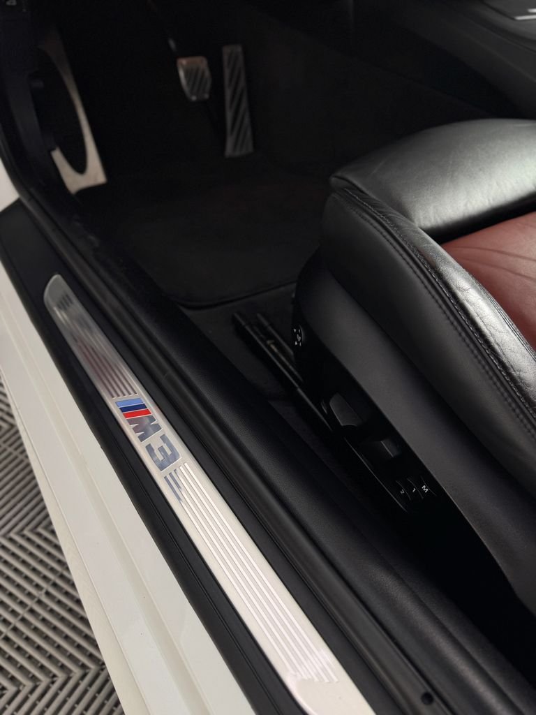 Used 2013 White Metallic BMW Base image 19