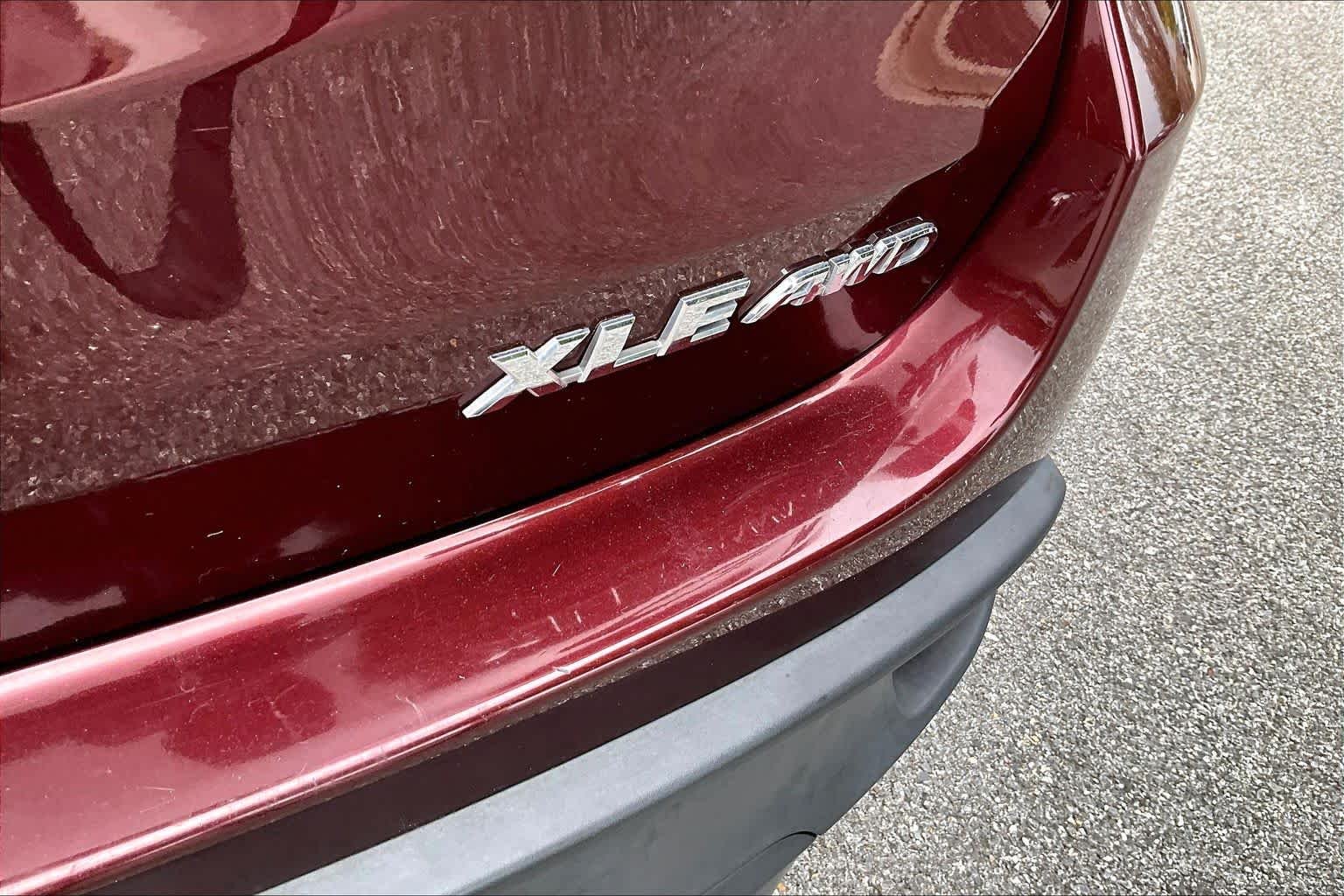 Used 2019 Ooh La La Rouge Mica Toyota XLE image 10