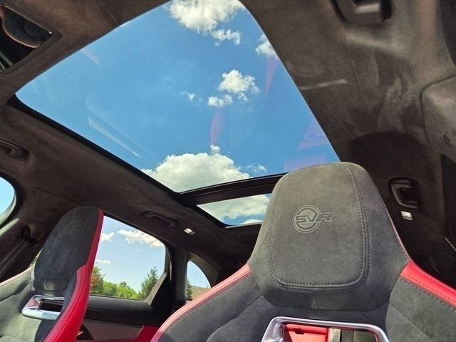 2022 Jaguar F-Pace SVR - Photo 9