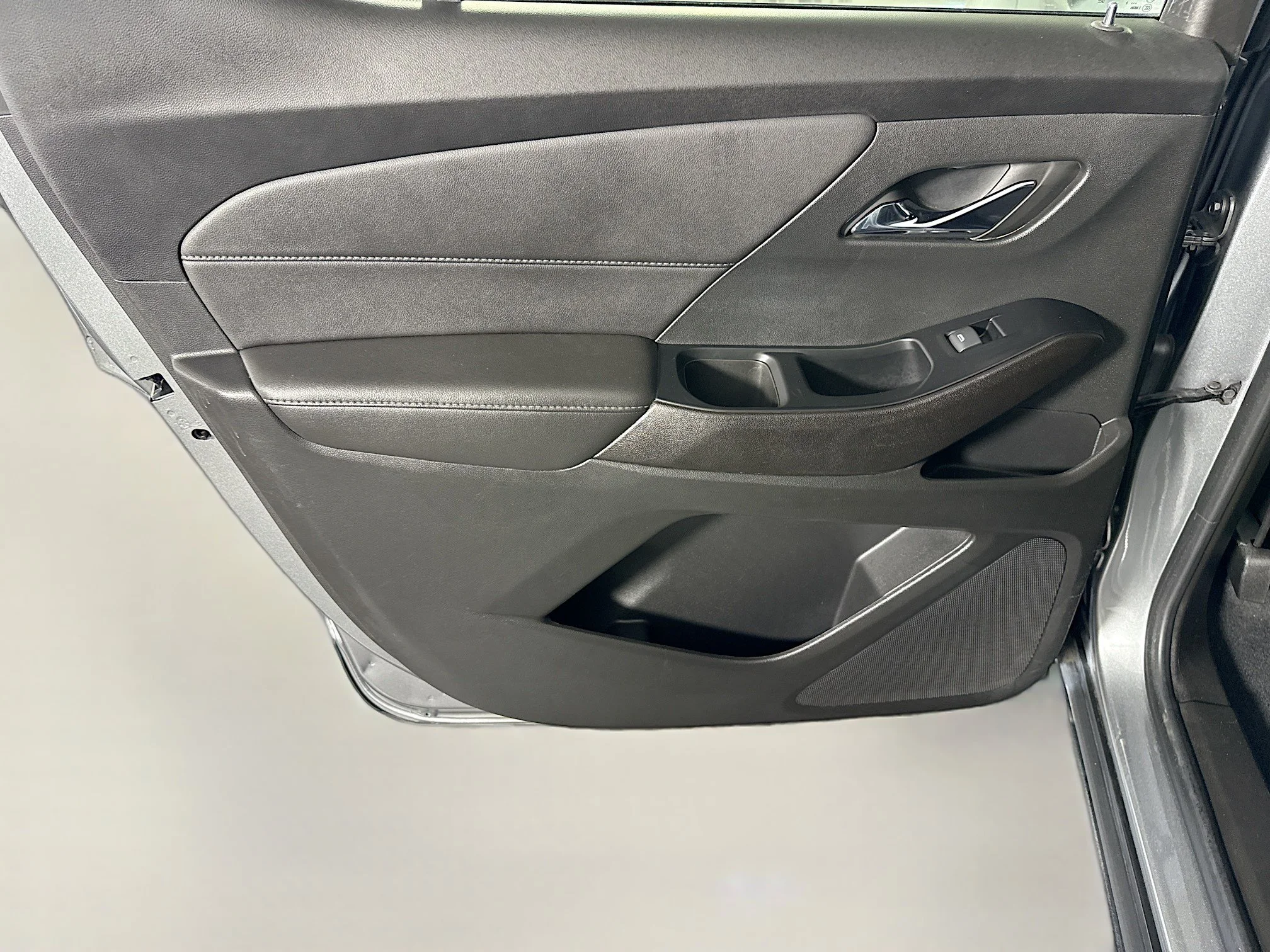Used 2023 Sterling Gray Metallic Chevrolet LT Cloth image 22