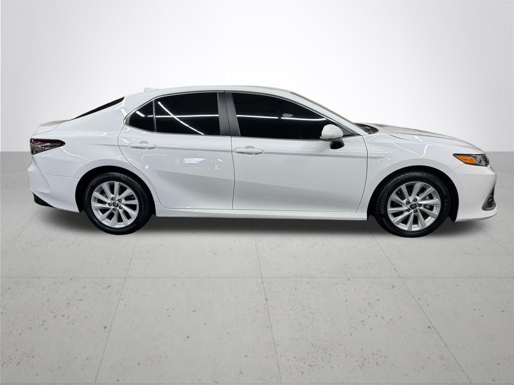 Used 2024 Ice Toyota LE image 8