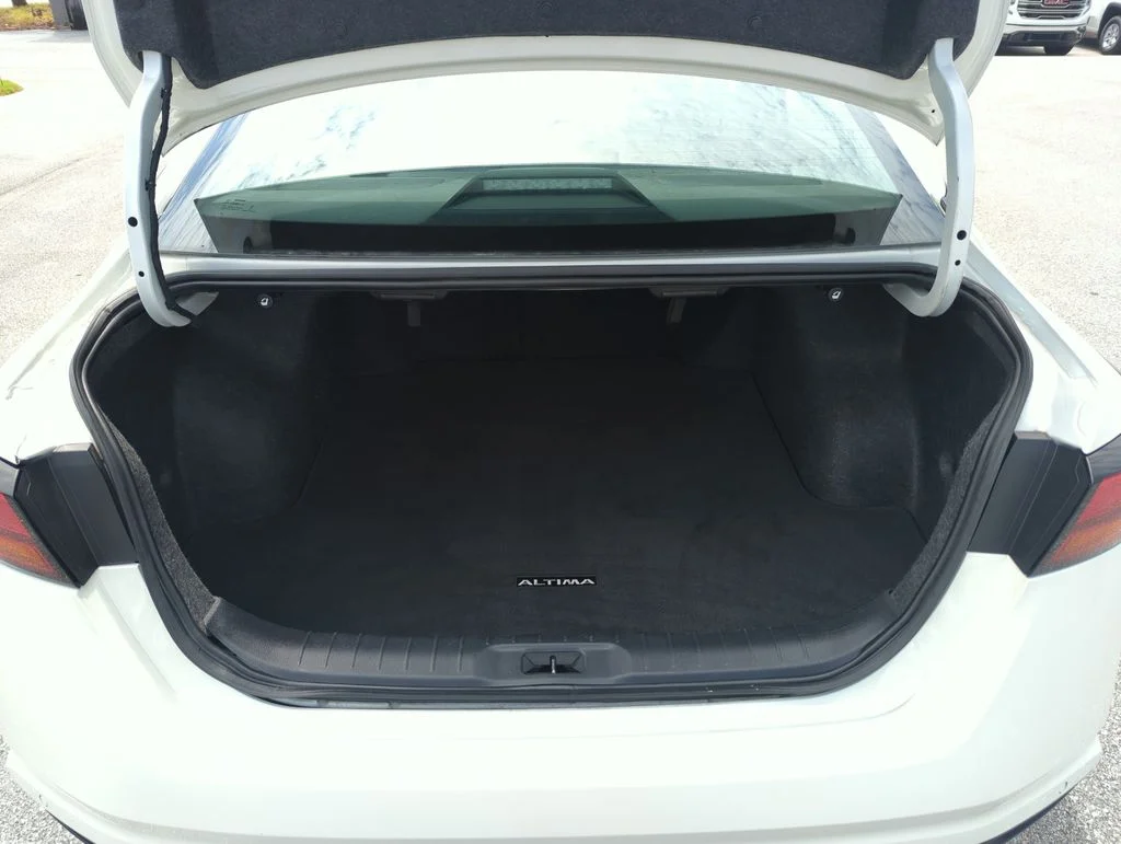 Used 2024 White Nissan 2.5 SV image 28