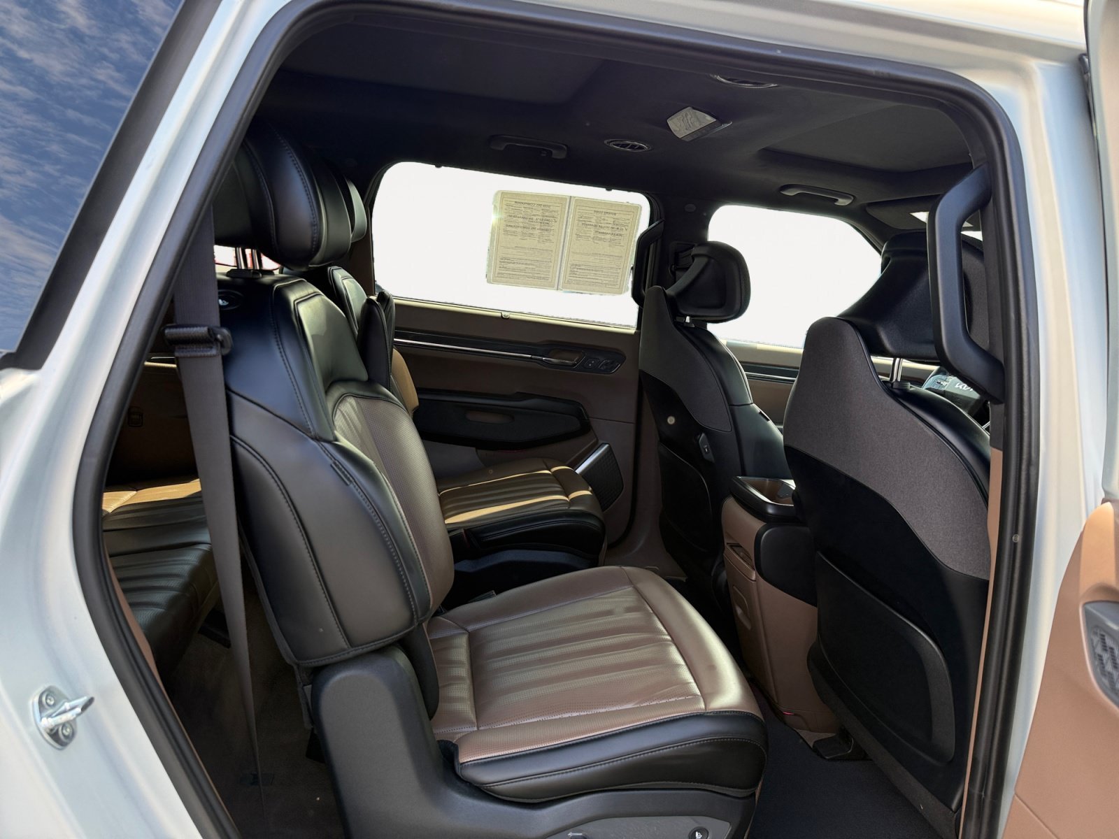 Used 2024 Ivory Kia GT-Line image 18