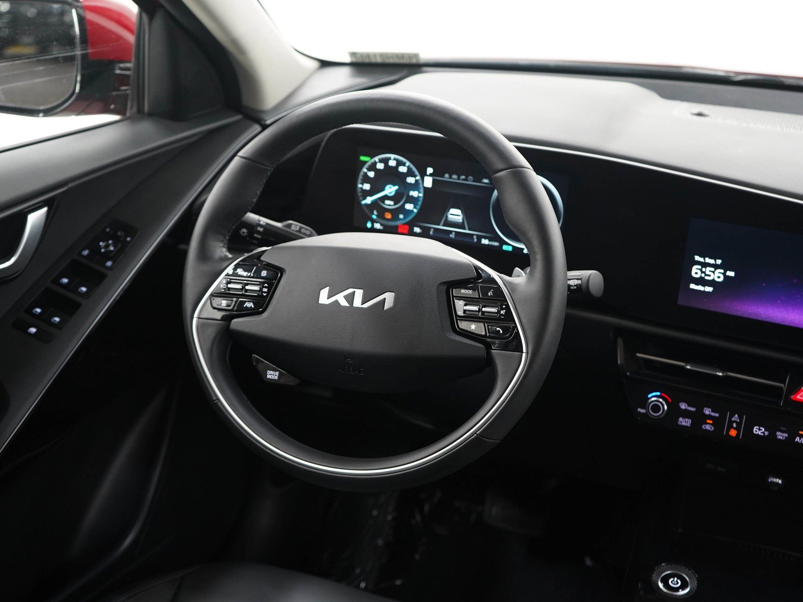 Used 2023 Runway Red Kia Wind image 15