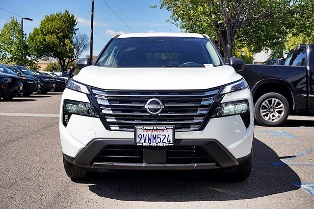 Used 2025 White Nissan S image 4