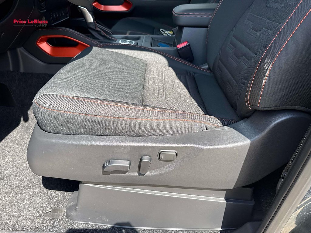 New 2027 Alpine Metallic Nissan Crew Cab PRO-4X® image 10