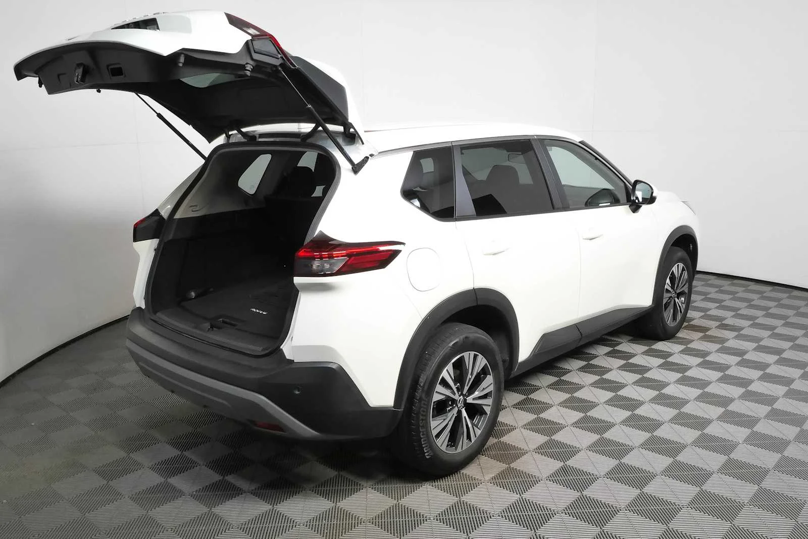 Used 2023 Pearl White Tricoat Nissan SV image 24