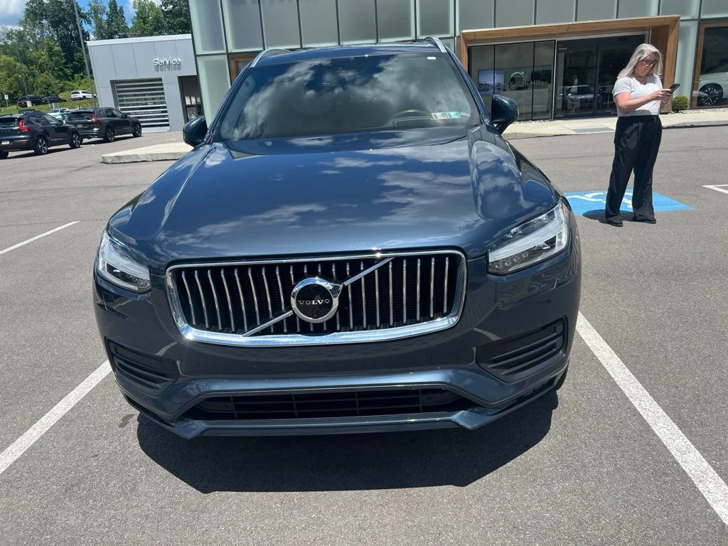 2020 Volvo XC90 T6 Momentum AWD's photo