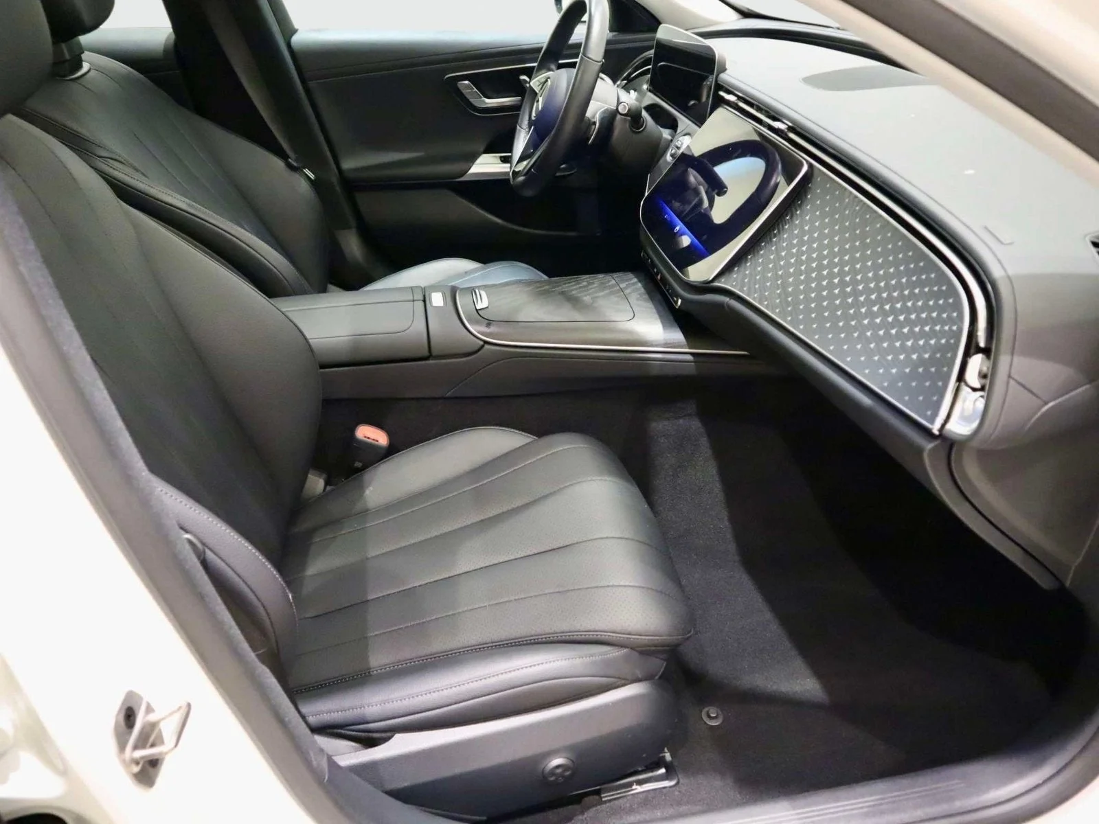 Used 2025 Polar White Mercedes-Benz E 350 image 16